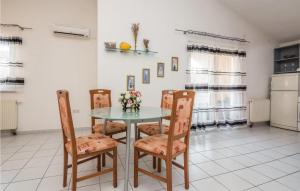 Gorgeous Apartment In Vir With Kitchen
