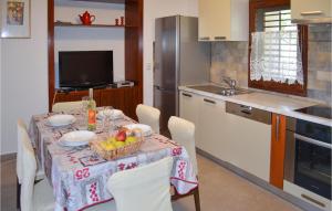 3 Bedroom Lovely Apartment In Malinska