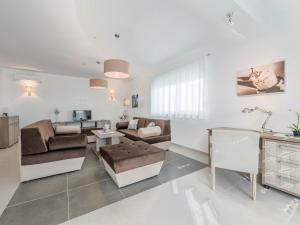 Nicely decorated villa with swimming pool