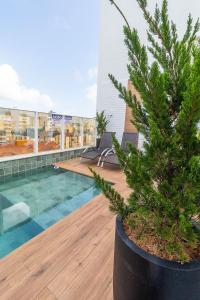 Barbados 302 - Apartamento com 2 suítes - 200 metros da praia de Bombas