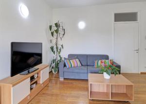 Abelia, two terraces, hot tub, free parking 