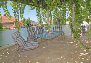 Abelia, two terraces, hot tub, free parking