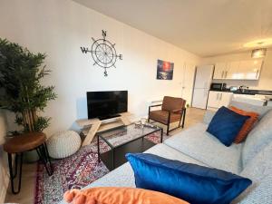 Spacious, step free family flat with secure parking