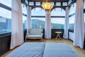 Château Constance, 19 personnes