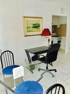 Stylish Montreal Apartment: Comfortable Stay in the Golden Square Mile