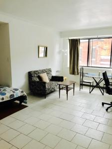 Stylish Montreal Apartment: Comfortable Stay in the Golden Square Mile