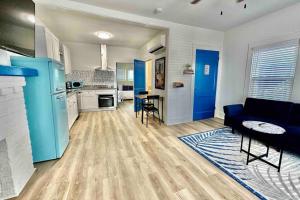 Luxury 1 BR Montrose - Cagliari at The Italian Plaza