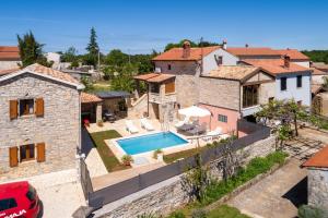 Villa Zinnia by Briskva