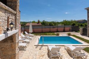 Villa Zinnia by Briskva