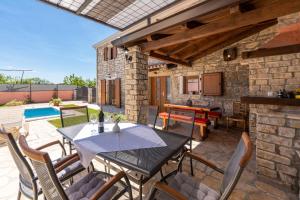 Villa Zinnia by Briskva