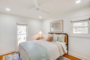 2 Mi to Tyler Rose Garden Vibrant Apartment!