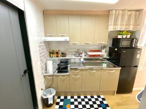 2 rooms-2mins to MRT,15mins to Hongdae