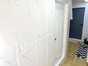 2 rooms-2mins to MRT,15mins to Hongdae