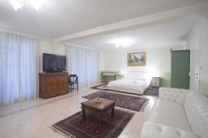 Suite with Pool View room in Casa Oasa