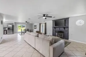 Cozy 3 Bedroom Home - Hackberry