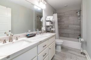 Bright Townhouse Downtown Lake Charles