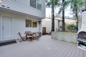 Lake Oswego Home with Deck 9 Mi to Downtown Portland