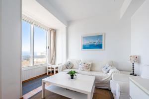 Fee4Me Front line beach flat in Caión