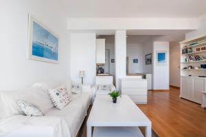 Fee4Me Front line beach flat in Caión