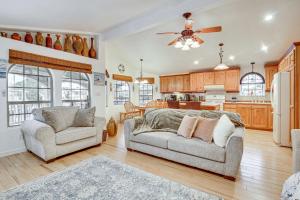 Canalfront Port Isabel Cottage 5 Mi to Beach!