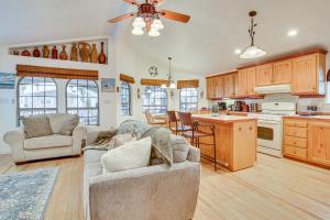 Canalfront Port Isabel Cottage 5 Mi to Beach!