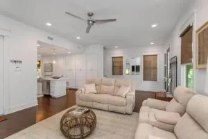 Downtown 3 bedroom Townhouse - Westlake