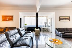 The Best Copa Executive Design Penthouse 4 bedroom 3 bathroom 6 air conditioners 2500 sq ft 85 inch cimema tv