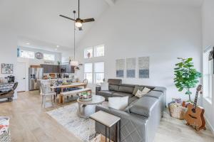 Pet-Friendly Lake LBJ Retreat with Deck and Hot Tub!