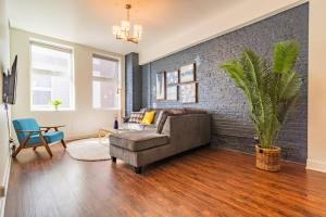 Stylish Cozy 3BR 420 Friendly Apartment with Gym Near McCormick Place, Grant Park and Soldier Field