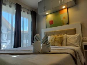 2Bedrooms fully furnished back SM Mall