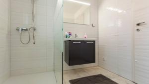 Apartments with a parking space Malinska, Krk - 21768