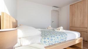 Apartments with a parking space Malinska, Krk - 21768