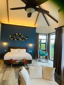 Tana Mysterious garden