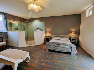 Séjour paisible au cœur du Berry : maison familiale moderne, cheminée, jardin, et SPA à Cléré-du-Bois. - FR-1-591-563