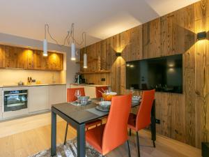 Appartement 3 pièces, skis aux pieds, garage fermé, Wifi, au pied des pistes de Val-dIsère - FR-1-694-347