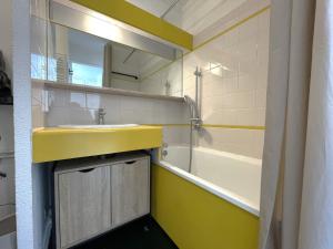 Appartement 4 pers avec chambre, casier à skis, balcon, Les Menuires - FR-1-452-387