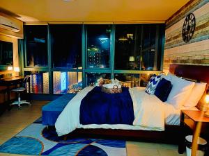 BGC Luxury Condo - Pool, Wi-Fi, City View - Suite 11