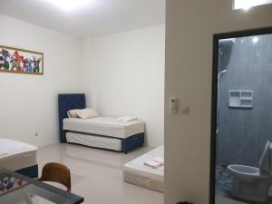 Phòng Hạng Tiết kiệm Cho 4 Người (Economy Quadruple Room)