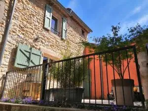 Agréable maison de village avec piscine - Deaux