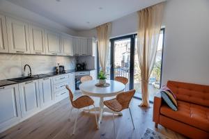 The Corner Luxe Apartment