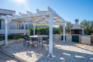 Family Villa Portes with panoramic view!