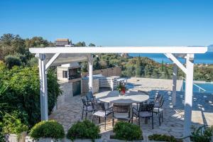 Family Villa Portes with panoramic view!