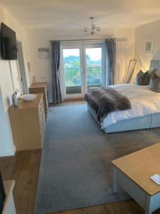 Deluxe Double Room with Sea View room in Downsfield Bed and Breakfast