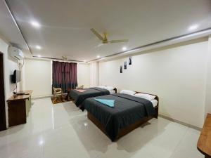 Royal Care With Greenery Comforts