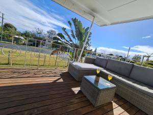 3 bedroom house 2000 m2 - 5 mins WALK to Torquay Beach, Hervey Bay