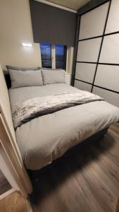 Peaceful Waterfront Apartment, Private Parking, Hull Marina