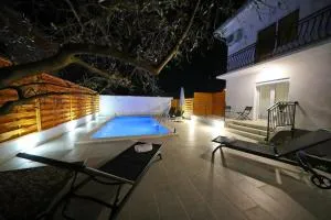 Luxury apartment Petra with private pool - Ploče
