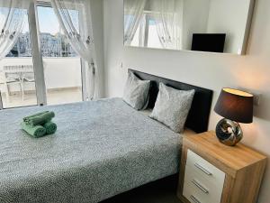 Studio apt with spectacular views of Lagos Marina