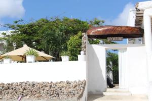 Kalebs Beachfront Serviced Studio Apartments
