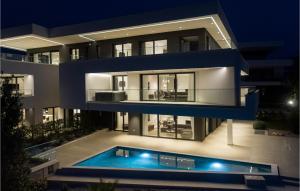 Pet Friendly Apartment In Malinska